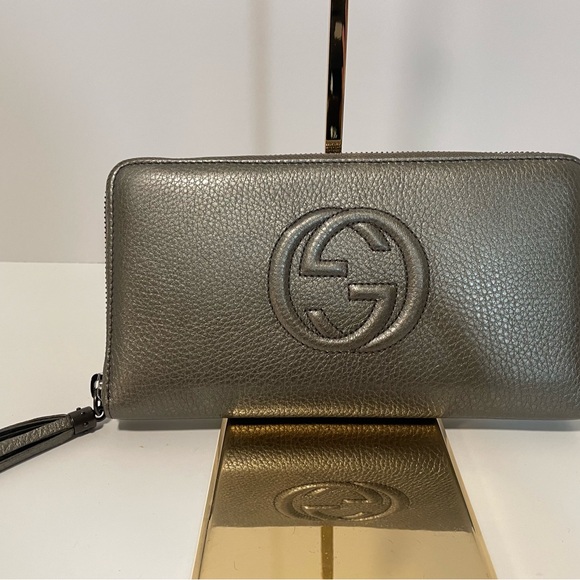 Gucci Metallic Gray Wallet - Picture 1 of 7